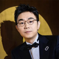 受被绑在机械上灌满调教视频